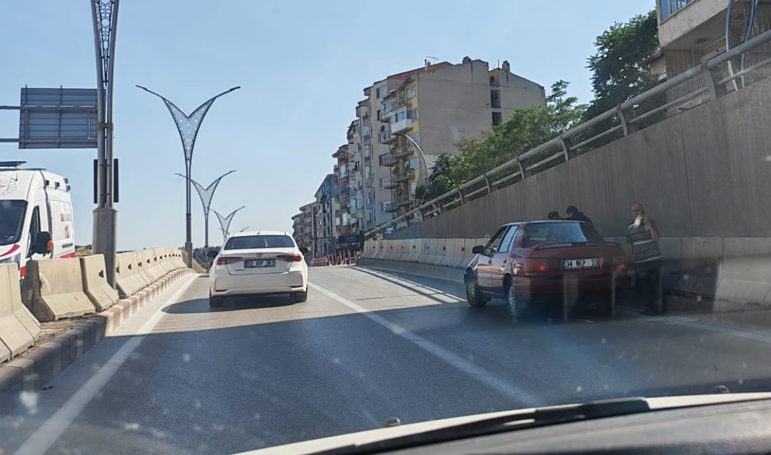 Afyonkarahisar'da Park Afyon AVM kavşağındaki alt geçitte meydana gelen trafik