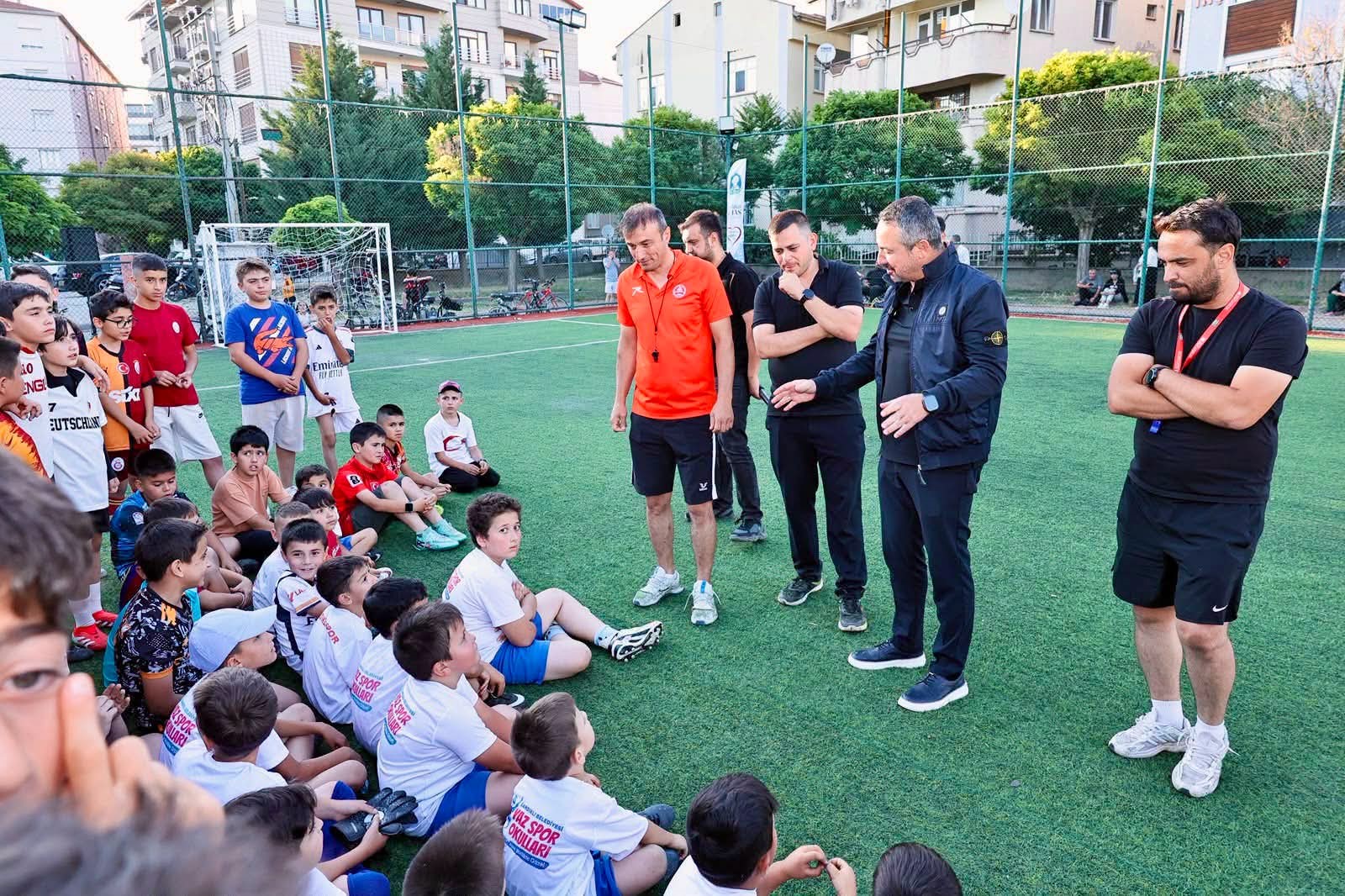 Sandıklı'da Sokak Futbol Turnuvası'nın 8'incisi başladı 2 Sandıklı'da Sokak Futbol Turnuvası'nın 8'incisi başladı
