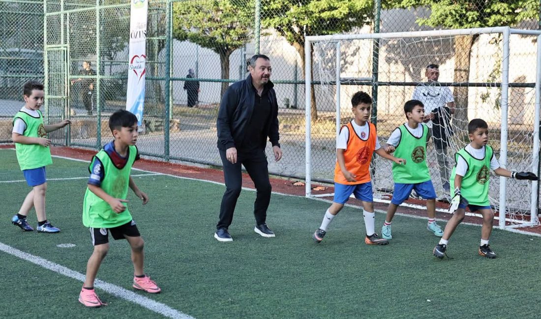 Afyonkarahisar'ın Sandıklı ilçesinde geleneksel hale getirilen Sokak Futbol Turnuvası'nın 8'incisi