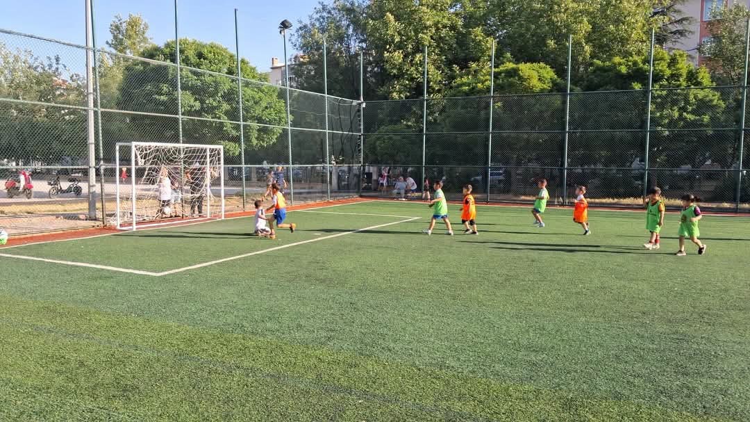 Sandıklı'da Sokak Futbol Turnuvası'nın 8'incisi başladı 1 Sandıklı'da Sokak Futbol Turnuvası'nın 8'incisi başladı