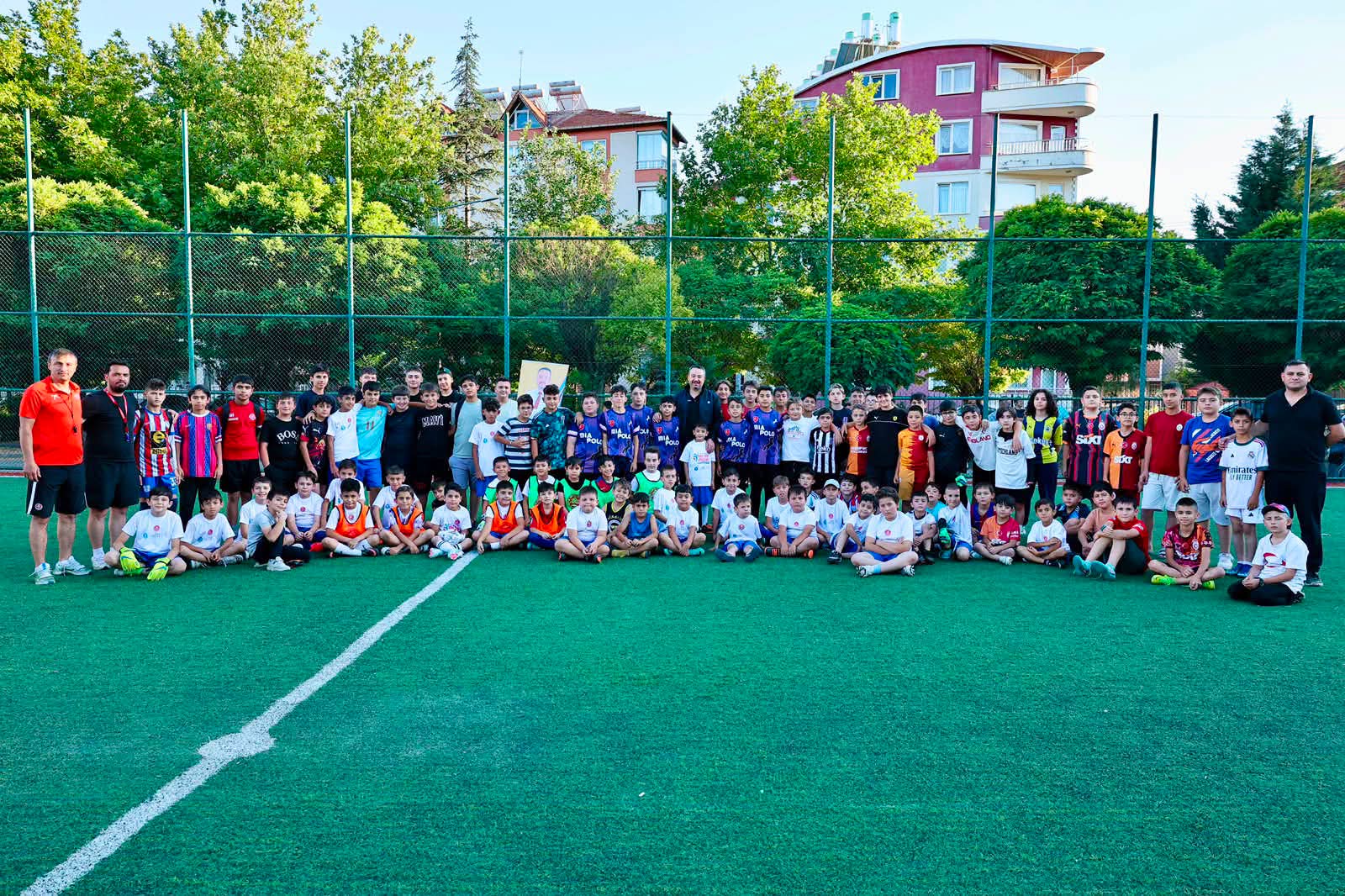 Sandıklı'da sokak futbol turnuvası başladı 1 Sandıklı'da sokak futbol turnuvası başladı