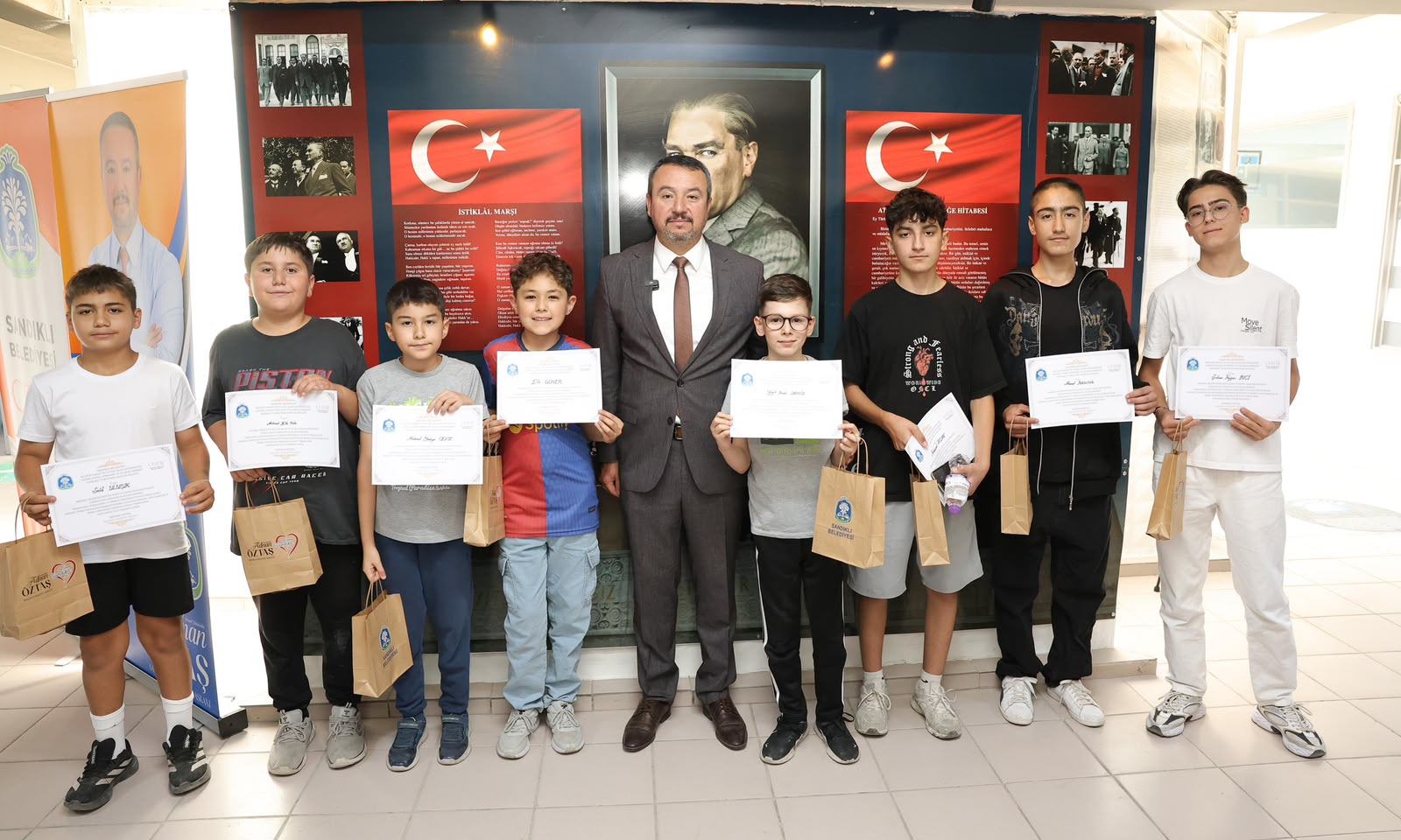 Sandıklı'da zekâ hamleleri dostluk için yapıldı
