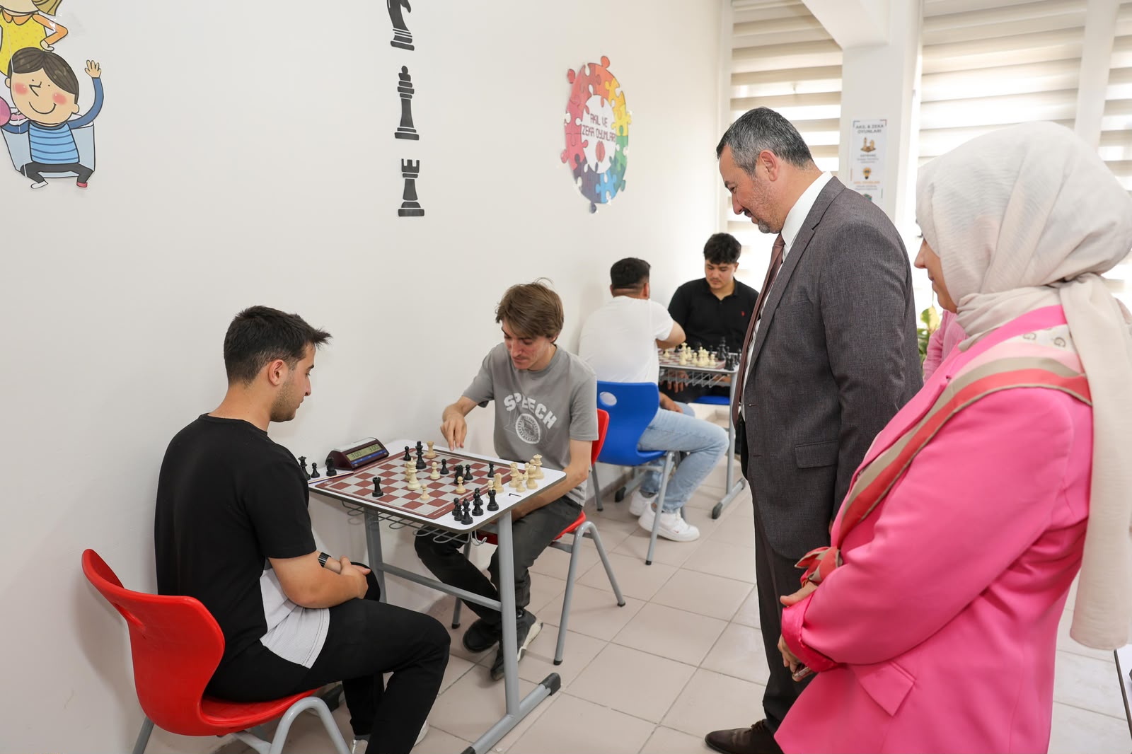 Sandıklı'da zekâ hamleleri dostluk için yapıldı