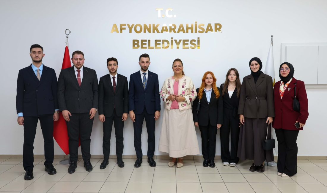 AK Parti Afyonkarahisar Gençlik Kolları Başkanı Mehmet Emin İntepe, yönetim
