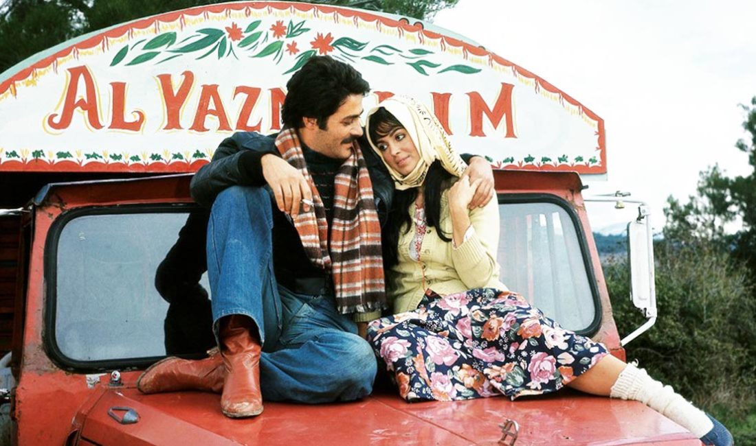 Afyonkarahisar Belediyesi'nin Açık Hava Sinema Akşamları kapsamında Yeşilçam'ın unutulmaz filmi