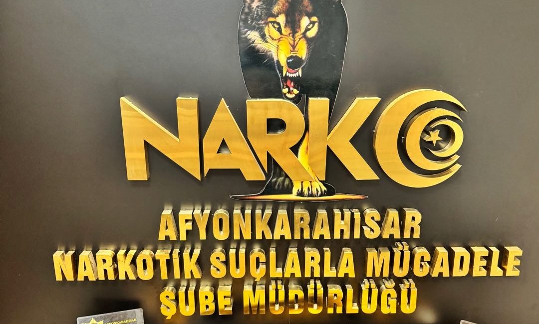 Afyonkarahisar İl Emniyet Müdürlüğü ekiplerince sokak satıcılarına yönelik gerçekleştirilen operasyonlarda