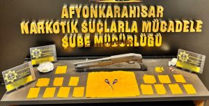 Afyonkarahisar İl Emniyet Müdürlüğü ekiplerince sokak satıcılarına yönelik gerçekleştirilen operasyonlarda