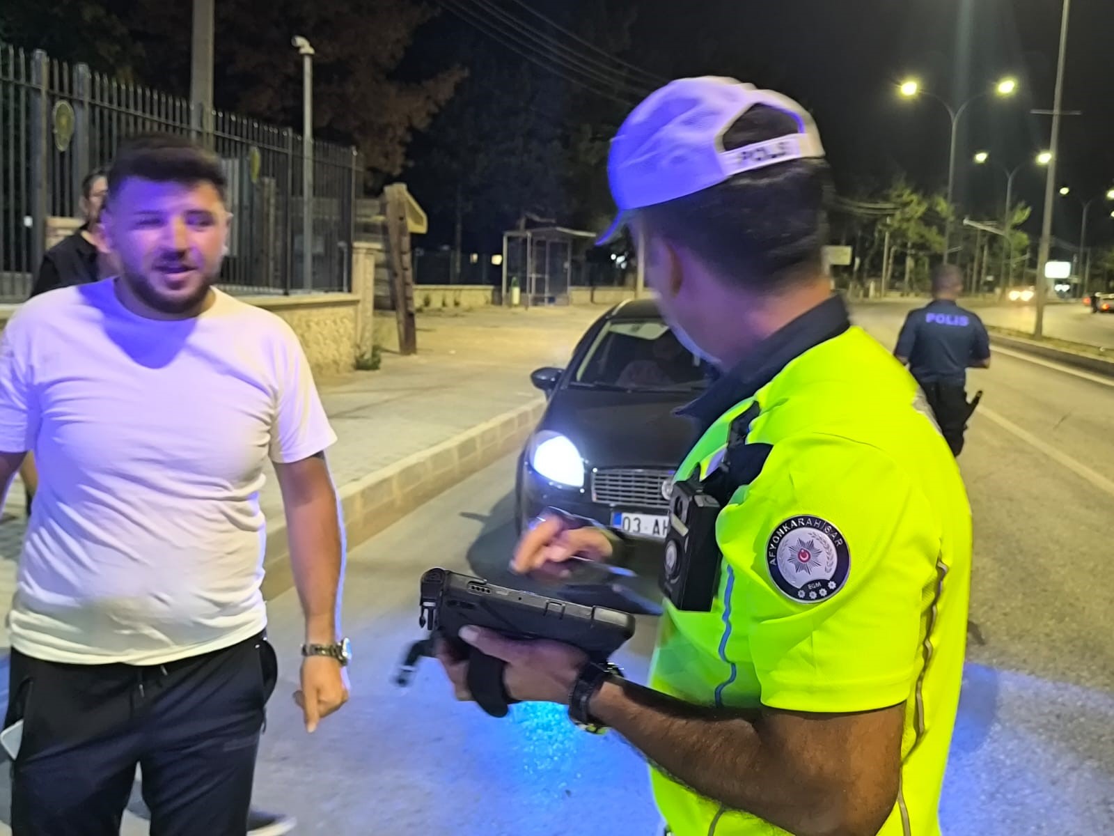 Şuhut'ta polis ekiplerinden sıkı denetim 2 Şuhut'ta polis ekiplerinden sıkı denetim