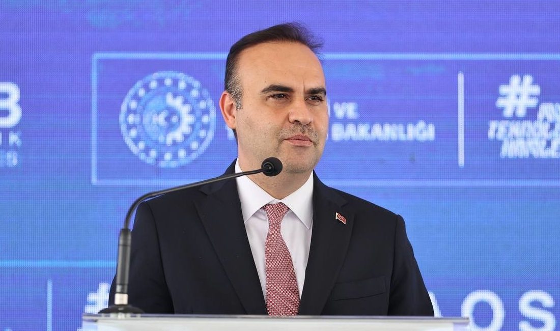 Sanayi ve Teknoloji Bakanı Mehmet Fatih Kacır, gökyüzü tutkunlarını Afyonkarahisar'ın