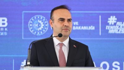 Sanayi ve Teknoloji Bakanı Mehmet Fatih Kacır, gökyüzü tutkunlarını Afyonkarahisar'ın