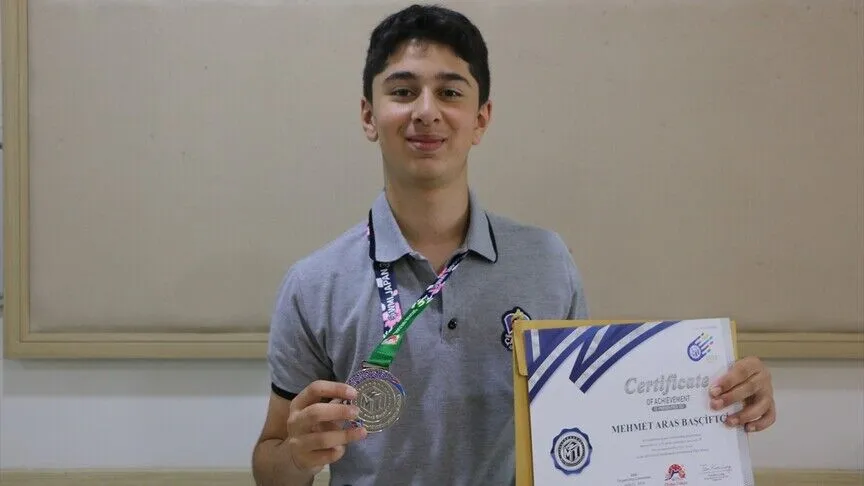 Japonya'da düzenlenen ve yaklaşık 1000 öğrencinin katıldığı World Mathematics Invitational