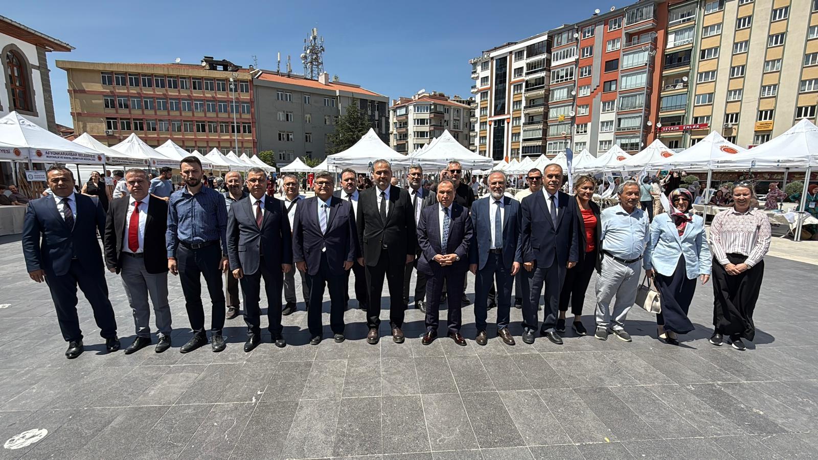 Afyonkarahisar'da, Yükseköğretim Kurumları Sınavı (YKS) tercih sürecindeki aday öğrencilere rehberlik
