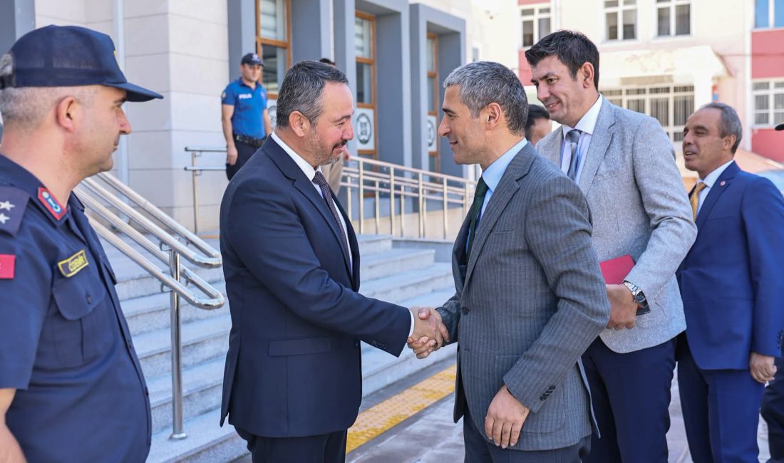 Afyonkarahisar Valisi Naci Aktaş, Sandıklı Kaymakamlığını ziyaret etti.