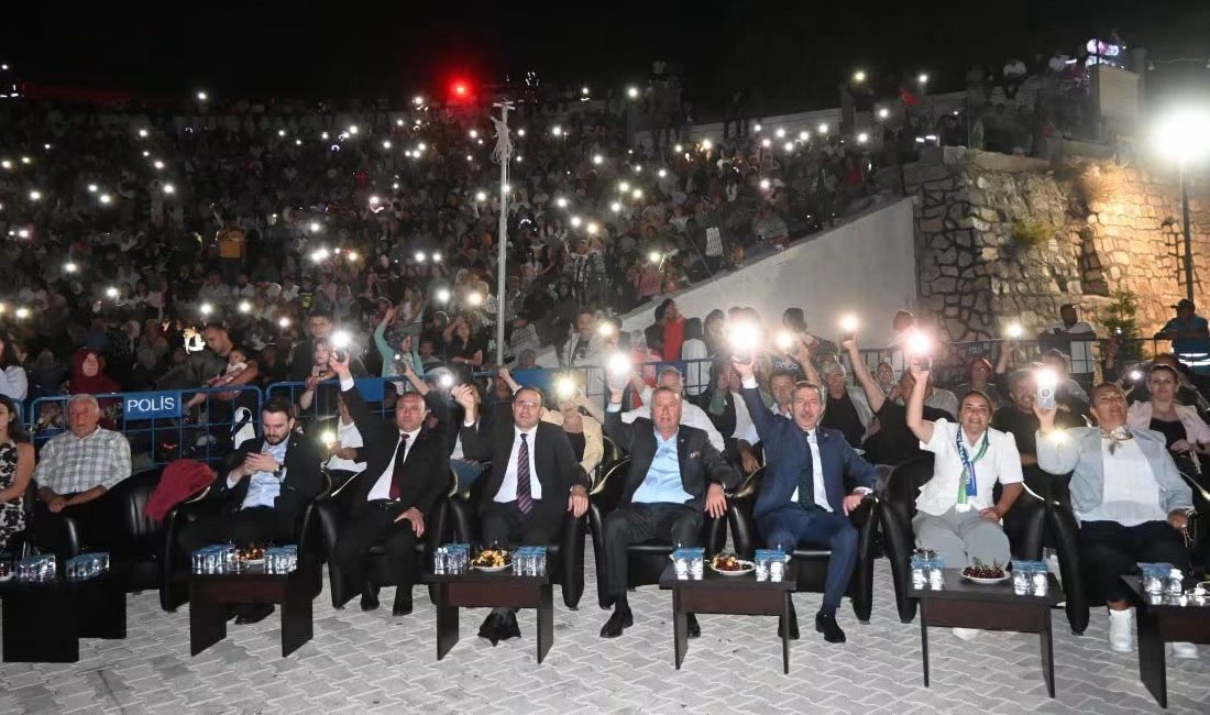 Afyonkarahisar'ın Çay ilçesinde düzenlenen geleneksel 'Vişne ve Eber Sarısı Festivali',