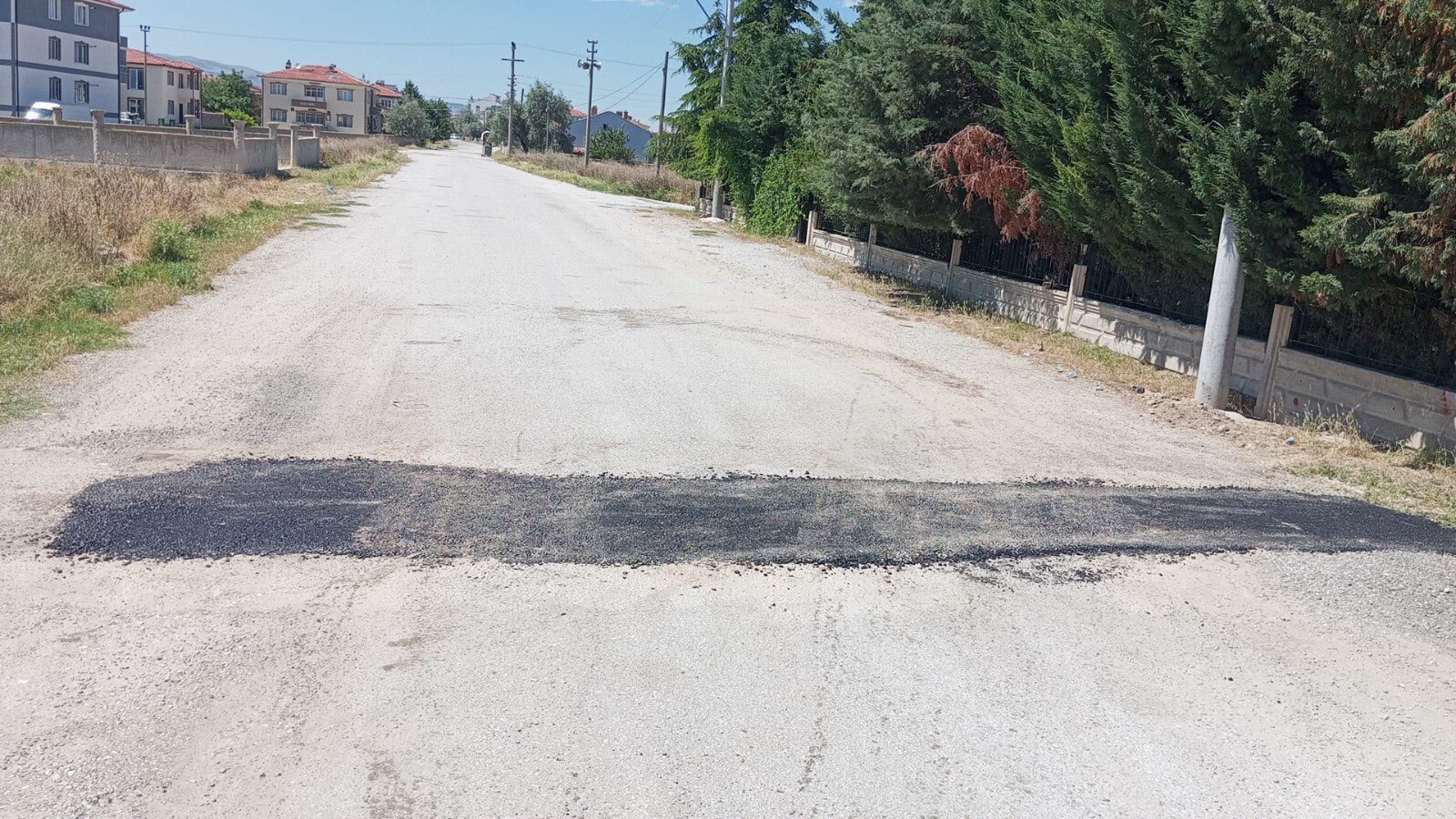 Bolvadin’de yol bakım ve sıcak asfalt yama çalışmaları sürüyor 3 Bolvadin’de yol bakım ve sıcak asfalt yama çalışmaları sürüyor