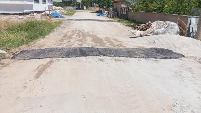 Bolvadin Belediyesi Fen İşleri Müdürlüğü ekipleri, ilçe genelinde ulaşım kalitesini