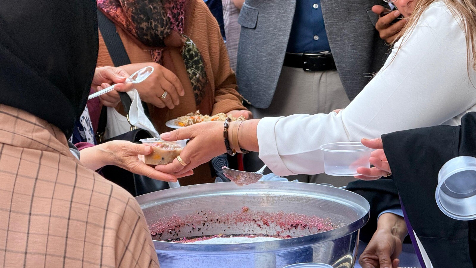 Afyonkarahisar'da 40 hatimli aşure ikramı 1 Afyonkarahisar'da 40 hatimli aşure ikramı