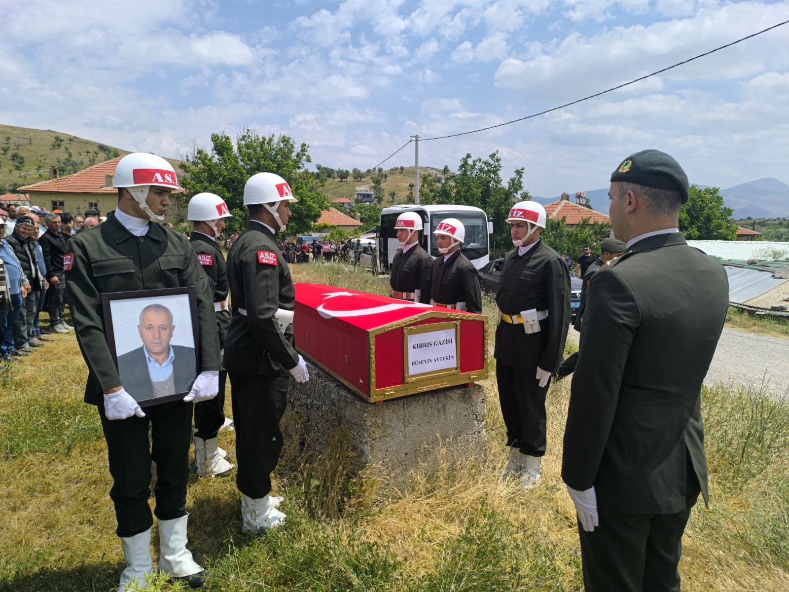 Vefat eden Kıbrıs gazisi son yolculuğuna uğurlandı