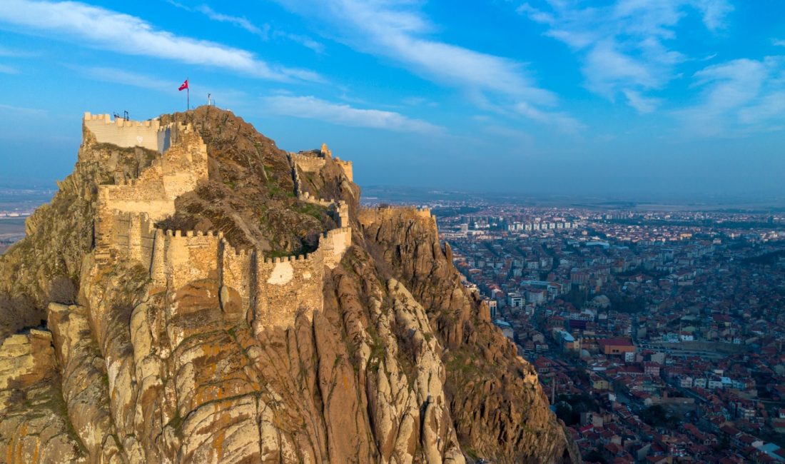 Afyonkarahisar'da bugün parçalı ve yer yer çok bulutlu havanın etkili