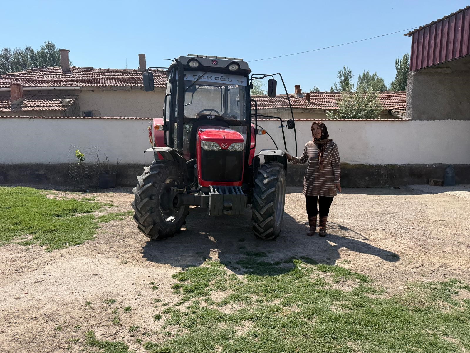 Eşini vahşice kaybetti, çobanlık yaparak çocuklarını okutuyor
