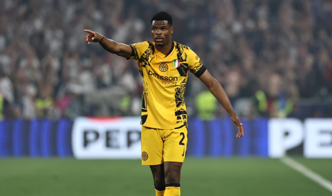 İspanyol ekibi Real Madrid, Inter'de forma giyen Hollandalı futbolcu Denzel