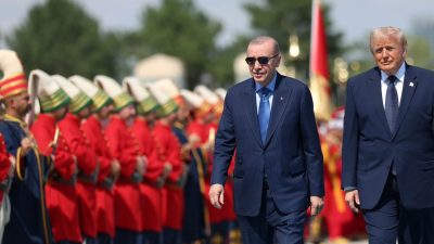 Ankara'da gerçekleştirilen 36. NATO Zirvesi kapsamında Cumhurbaşkanlığı Külliyesi'nde düzenlenen resepsiyon,