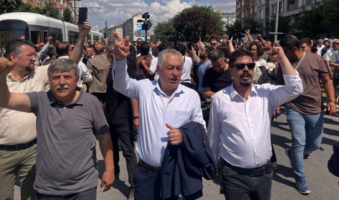 CHP Afyonkarahisar İl Başkanı Hasan Karadeniz, il ve ilçe yöneticileri,