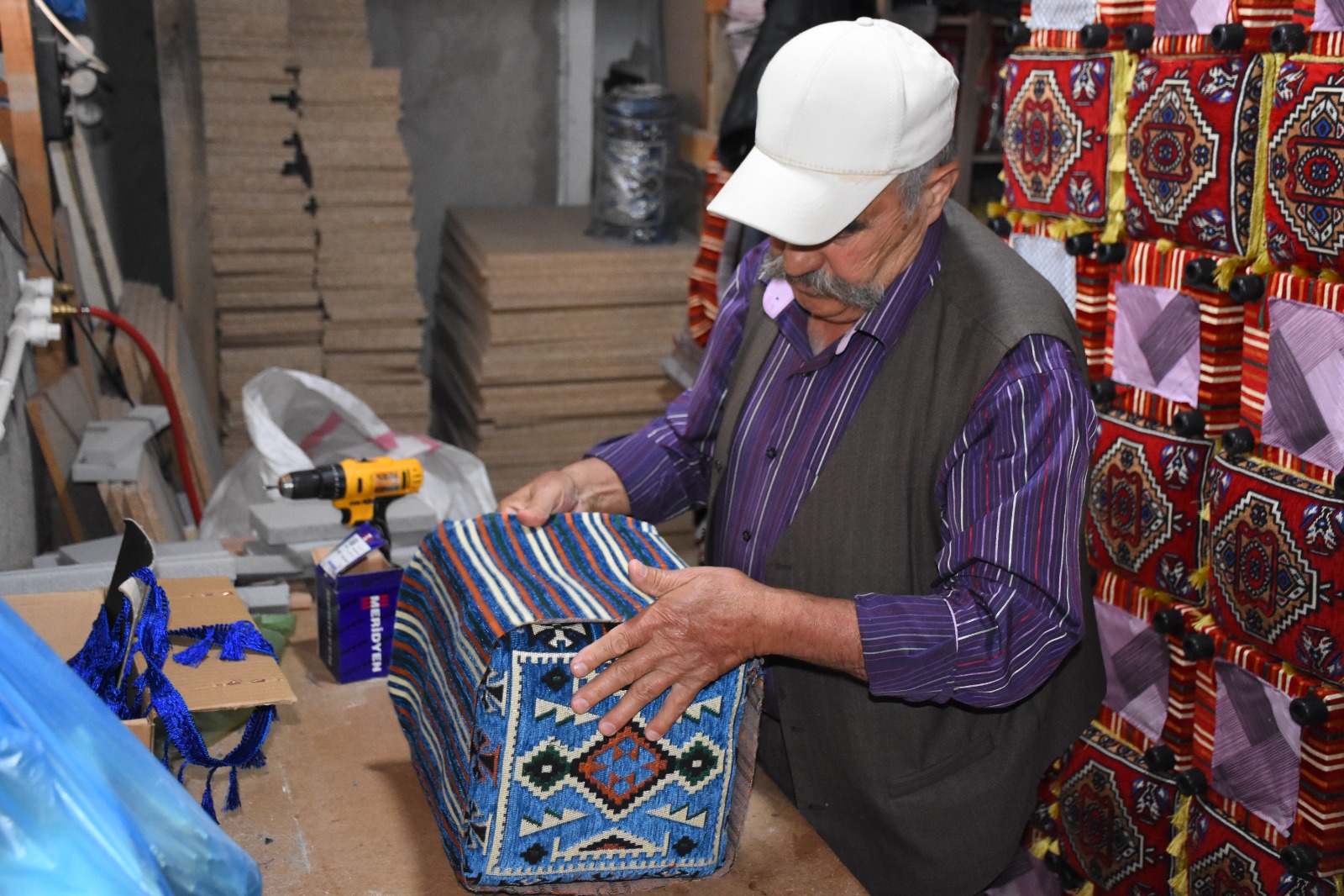 Bolvadin’de geleneksel şark köşesi kültürünü yaşatıyorlar