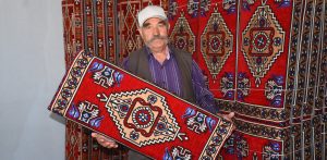 Afyonkarahisar'ın Bolvadin ilçesinde baba ve iki oğlunun hasır otu, sünger