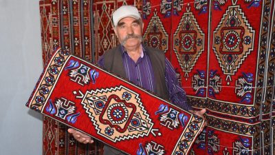 Afyonkarahisar'ın Bolvadin ilçesinde baba ve iki oğlunun hasır otu, sünger