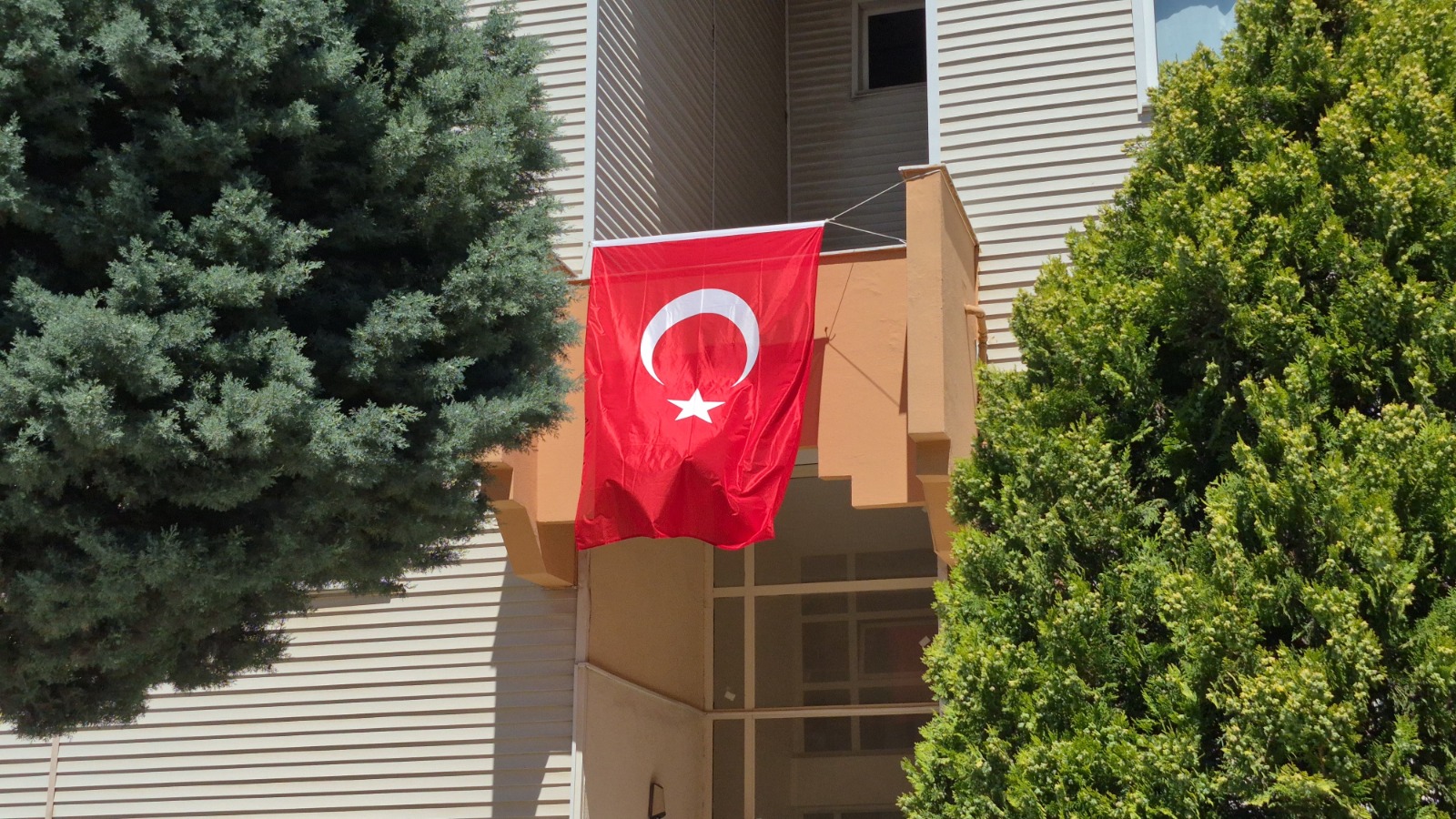ŞEHİDİMİZ VAR