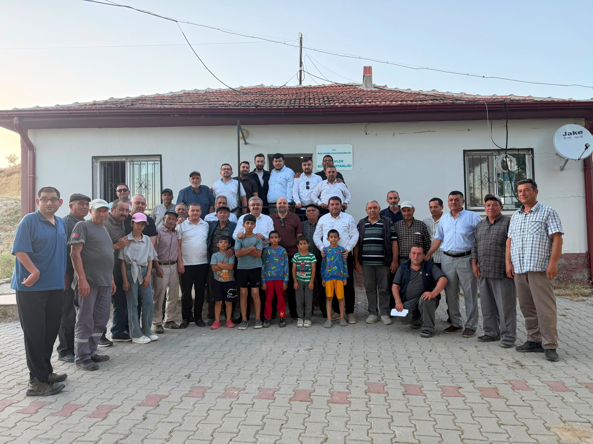 Yurdunuseven, İlçelerde teşkilat ve vatandaşlarla buluşuyor 3 Yurdunuseven, İlçelerde teşkilat ve vatandaşlarla buluşuyor