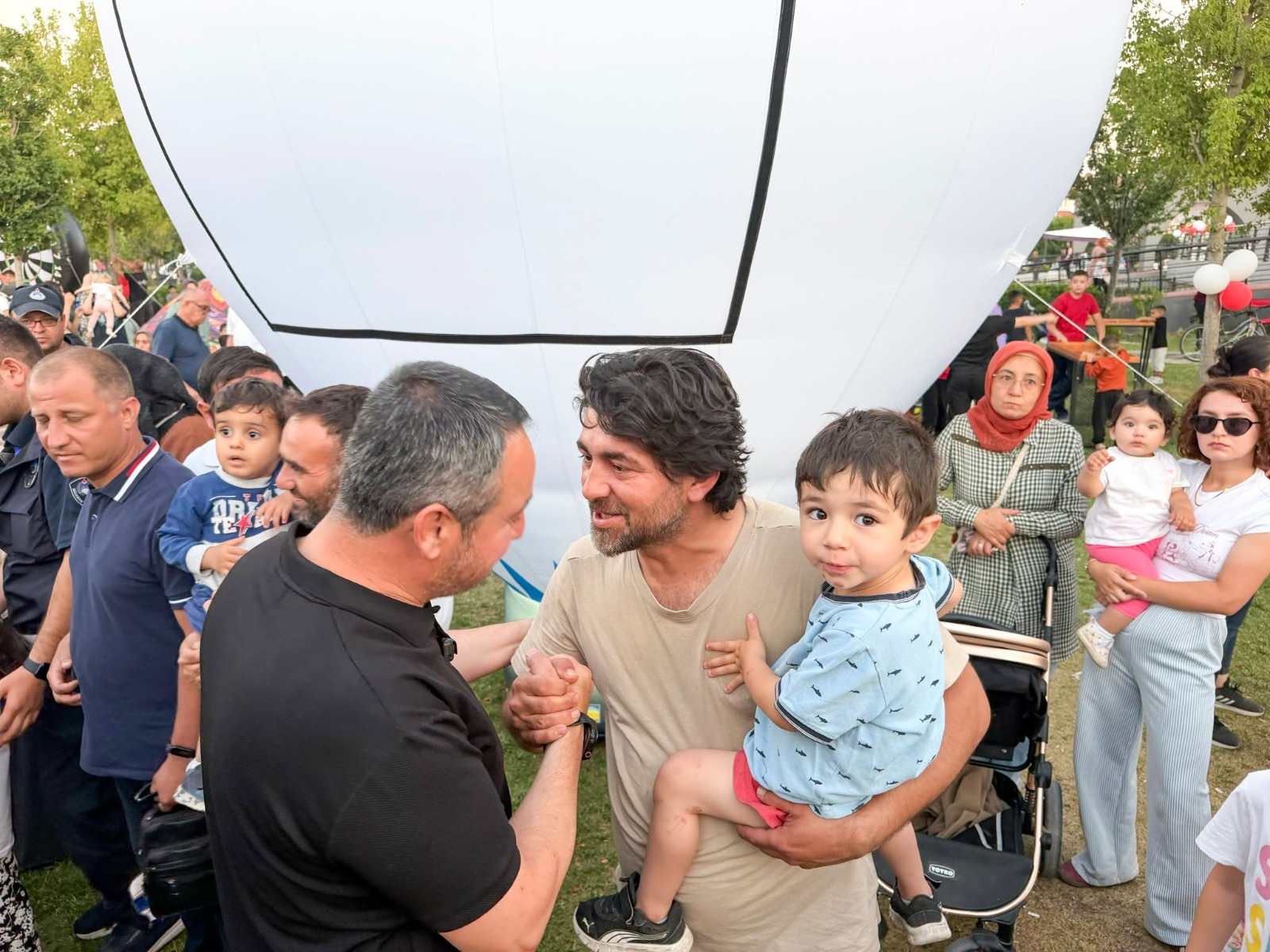 Sandıklı'da karne coşkusu karnavala dönüştü