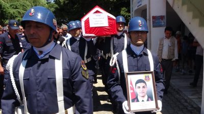 Afyonkarahisar'da meydana gelen trafik kazasında eşi ve 8 aylık bebeğiyle