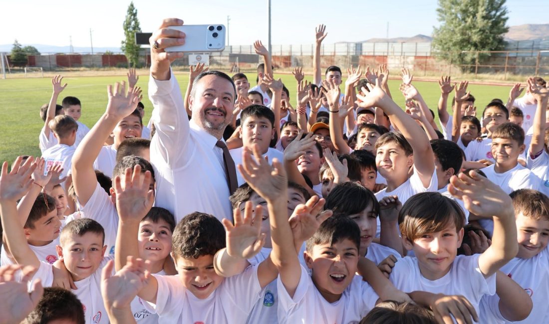 Sandıklı Belediyesi bünyesinde düzenlenen Yaz Spor Kursları, 208 sporcunun katılımıyla