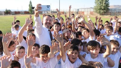 Sandıklı Belediyesi bünyesinde düzenlenen Yaz Spor Kursları, 208 sporcunun katılımıyla
