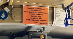Afyonkarahisar'da şehir içi ulaşımda hizmet veren bir dolmuşta yer alan