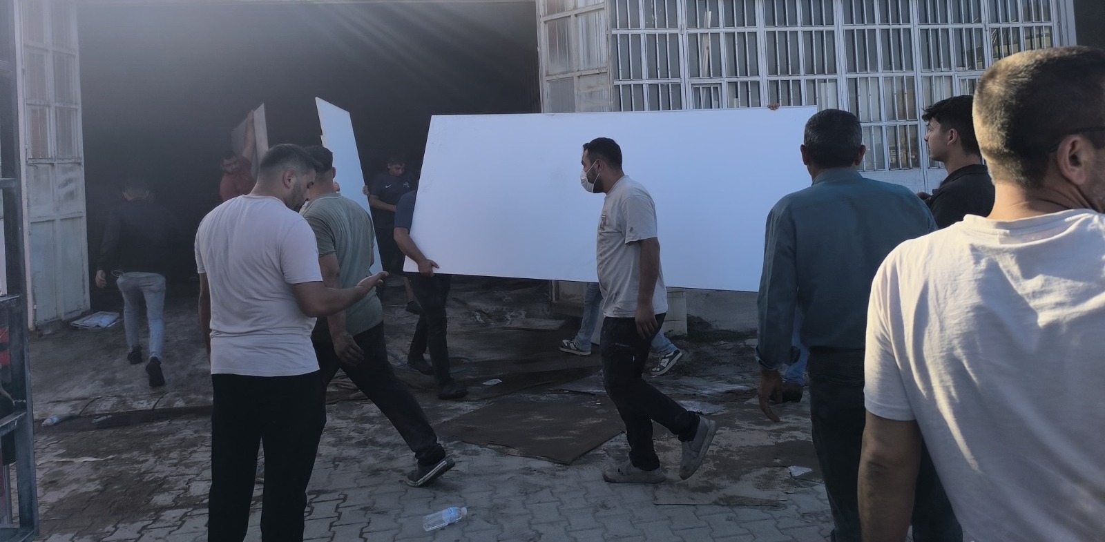 İş yerinde tüp patlaması sonrası yangın çıktı