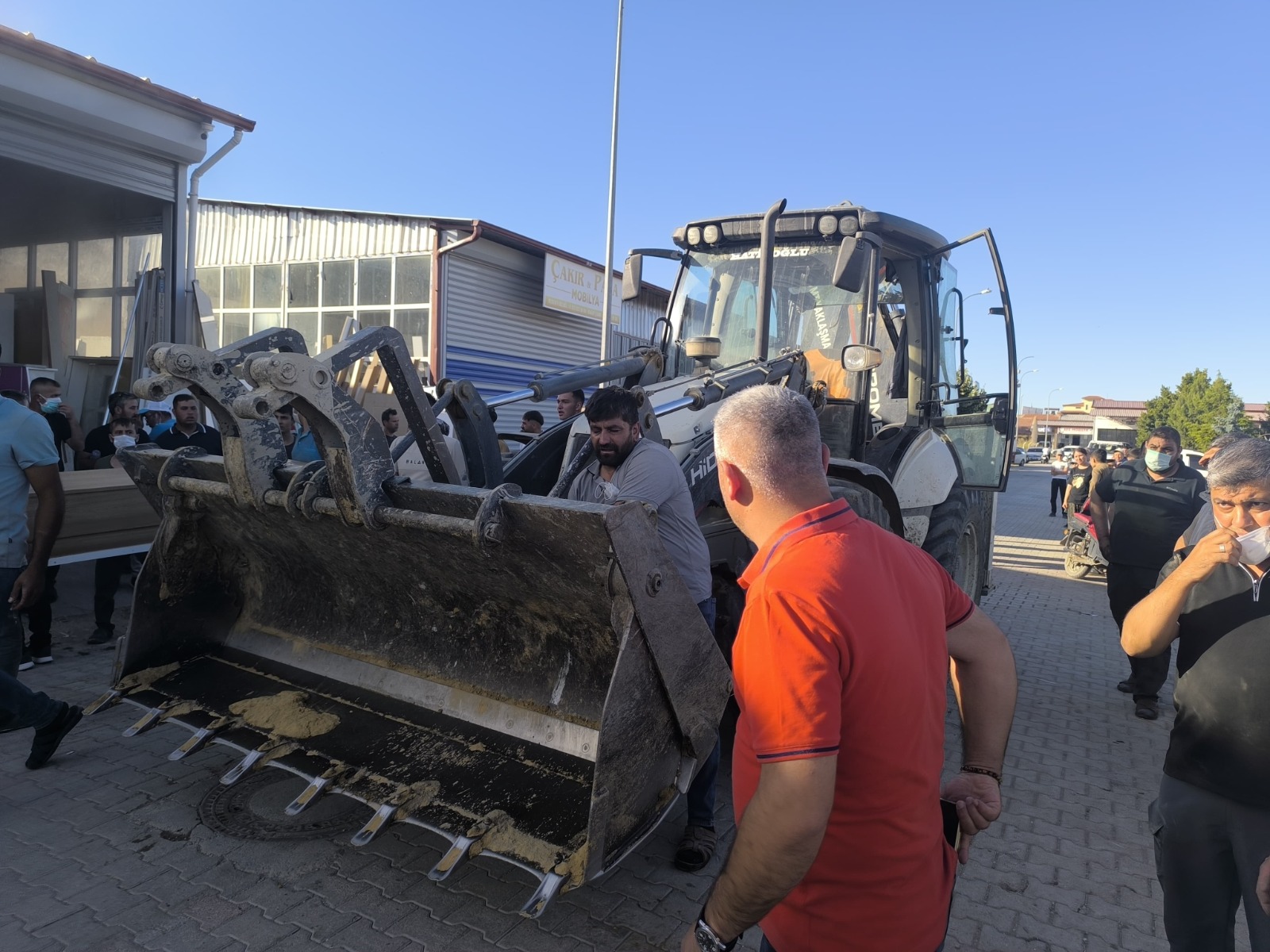 İş yerinde tüp patlaması sonrası yangın çıktı