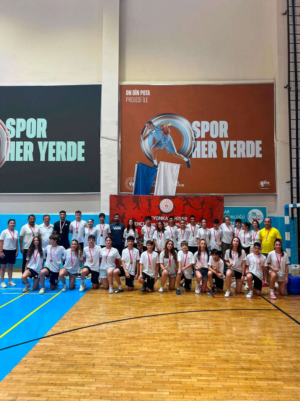 Genç voleybolcular Afyon'da kıyasıya mücadele etti