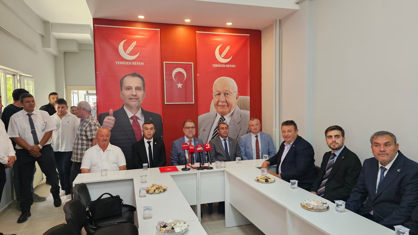 Yeniden Refah Partisi Afyonkarahisar'da yeni il binasını açtı 1 Yeniden Refah Partisi Afyonkarahisar'da yeni il binasını açtı