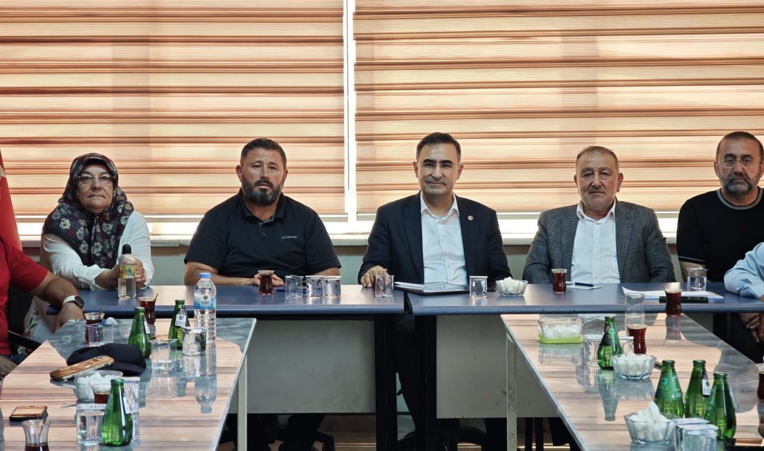 AK Parti Afyonkarahisar Milletvekili Dr. Hasan Arslan ve beraberindeki teşkilat