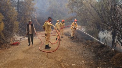 Muğla'nın Fethiye ilçesi İnlice Mahallesi'nde yaklaşık 20 saattir devam eden