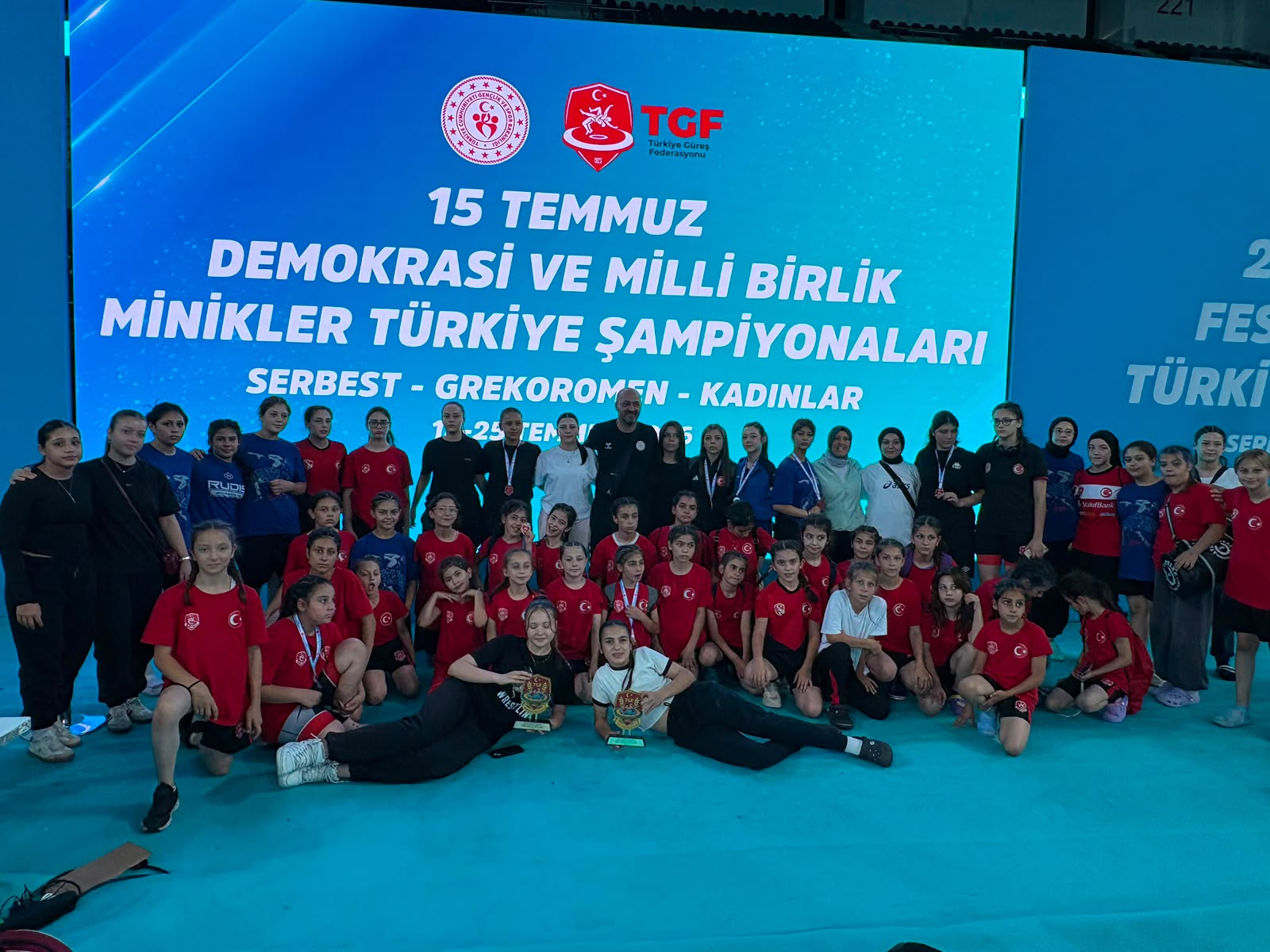 Afyonkarahisar’a güreşte madalya yağmuru