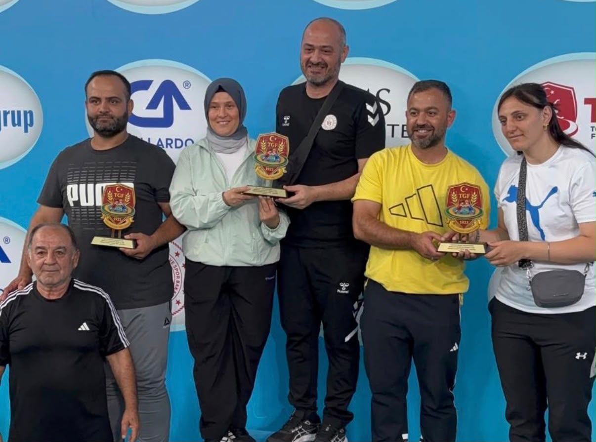 Afyonkarahisar’a güreşte madalya yağmuru