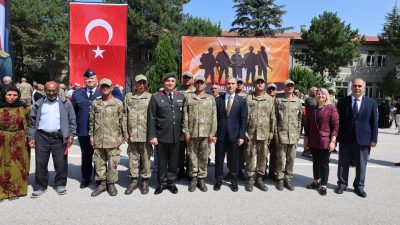 Afyonkarahisar İkmal ve Garnizon Komutanlığında düzenlenen 2006/2 Tertip 3'üncü Kademe