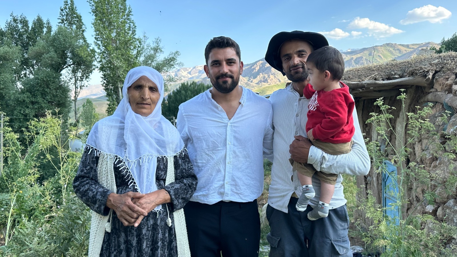Hakkari’nin Yüksekova ilçesinde ailesinin tek geçim kaynağı olan ineği uçurumdan