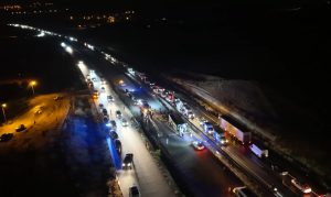 Kırıkkale'de yağış nedeniyle kayganlaşan yolda kontrolden çıkarak şarampole devrilen yolcu