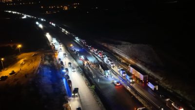 Kırıkkale'de yağış nedeniyle kayganlaşan yolda kontrolden çıkarak şarampole devrilen yolcu