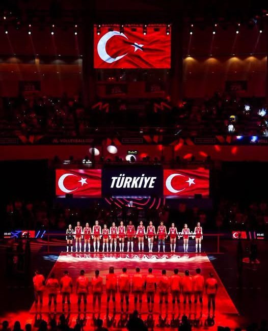 Afyonkarahisar Belediye Başkanı Burcu Köksal, 2026 FIVB Voleybol Milletler Ligi'nde